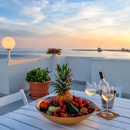 Attico Sul Mare Fronte Spiaggia Climatizzato Apartment