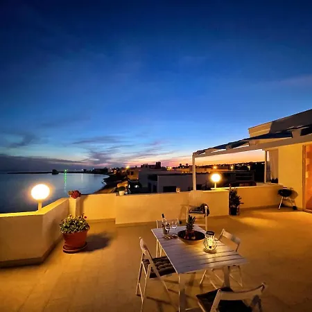 Attico Sul Mare Fronte Spiaggia Climatizzato Apartment *