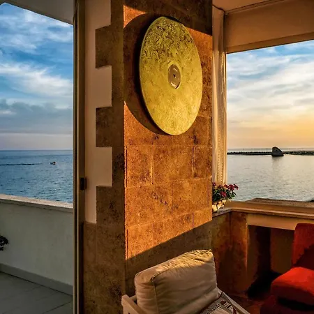 Attico Sul Mare Fronte Spiaggia Climatizzato Apartment Torre Pali